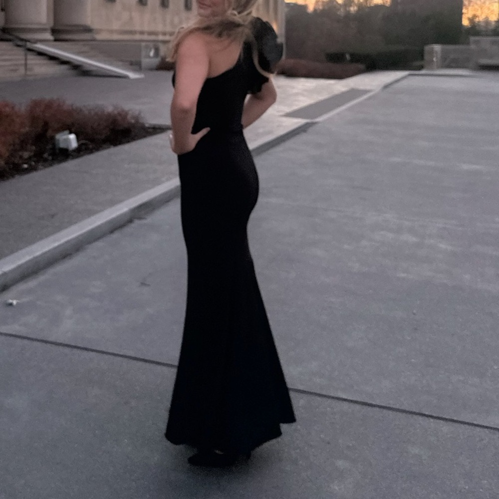 Aidan Mattox Black One Shoulder Sleeveless Gown
